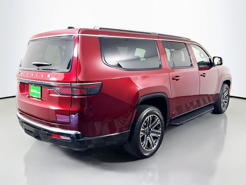 Used 2025 Jeep Wagoneer L Series II w/ 8-pass Seating Package AWD/4WD image 10