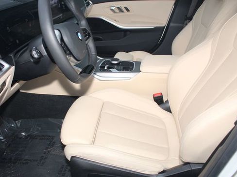 Used 2025 BMW 330i xDrive Sedan w/ M Sport Package image 21