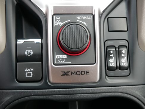 Used 2023 Subaru Forester Premium AWD/4WD image 29