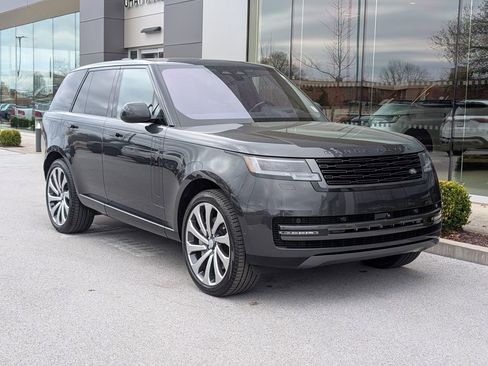 Used 2023 Land Rover Range Rover SE image 9
