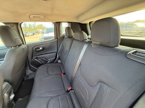 Used 2022 Jeep Renegade Latitude AWD/4WD image 25