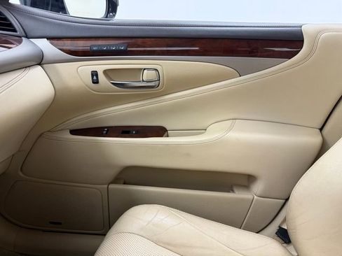 Used 2015 Lexus LS 460 AWD w/ Comfort Package image 24