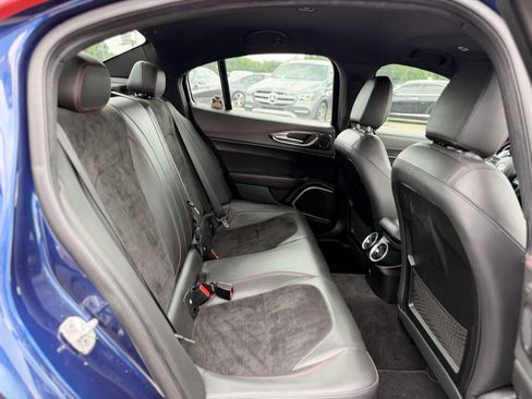 Used 2017 Alfa Romeo Giulia Quadrifoglio RWD image 37