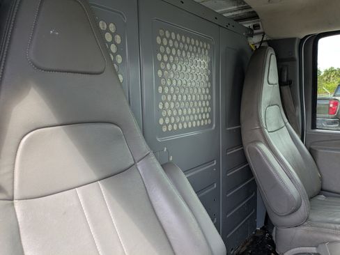 Used 2016 Chevrolet Express 2500 RWD image 15
