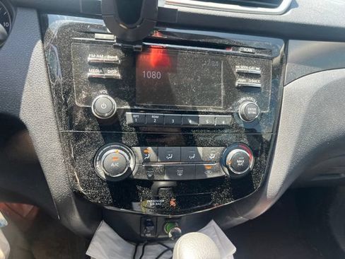 Used 2015 Nissan Rogue S FWD image 6