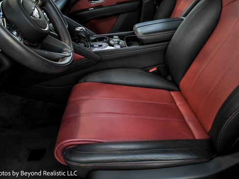 Used 2023 Bentley Bentayga image 25