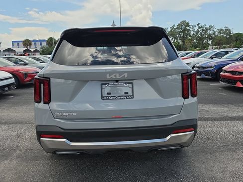 New 2026 Kia Sorento S FWD image 7