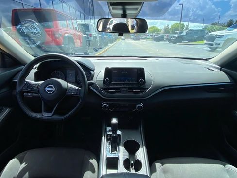 Used 2023 Nissan Altima 2.5 S FWD image 16