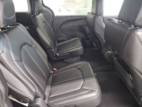 New 2026 Chrysler Pacifica Select image 15