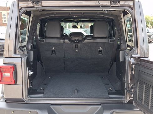 Used 2021 Jeep Wrangler Unlimited Sahara AWD/4WD image 29
