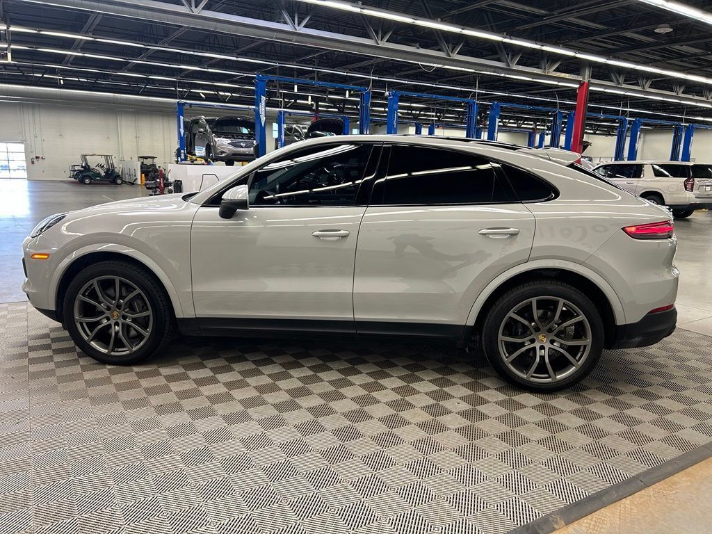 Used 2023 Porsche Cayenne Coupe AWD/4WD image 6