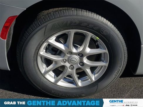 New 2026 Chrysler Pacifica Select image 5