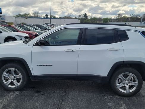 Used 2024 Jeep Compass Latitude AWD/4WD image 3