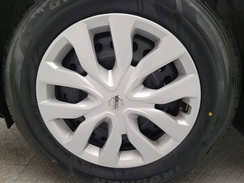 Used 2016 Nissan Rogue S w/ S Family Package FWD image 31