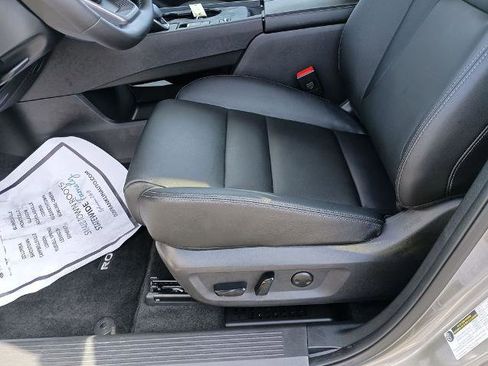 Certified 2025 Nissan Rogue SL w/ SL Premium Package image 18