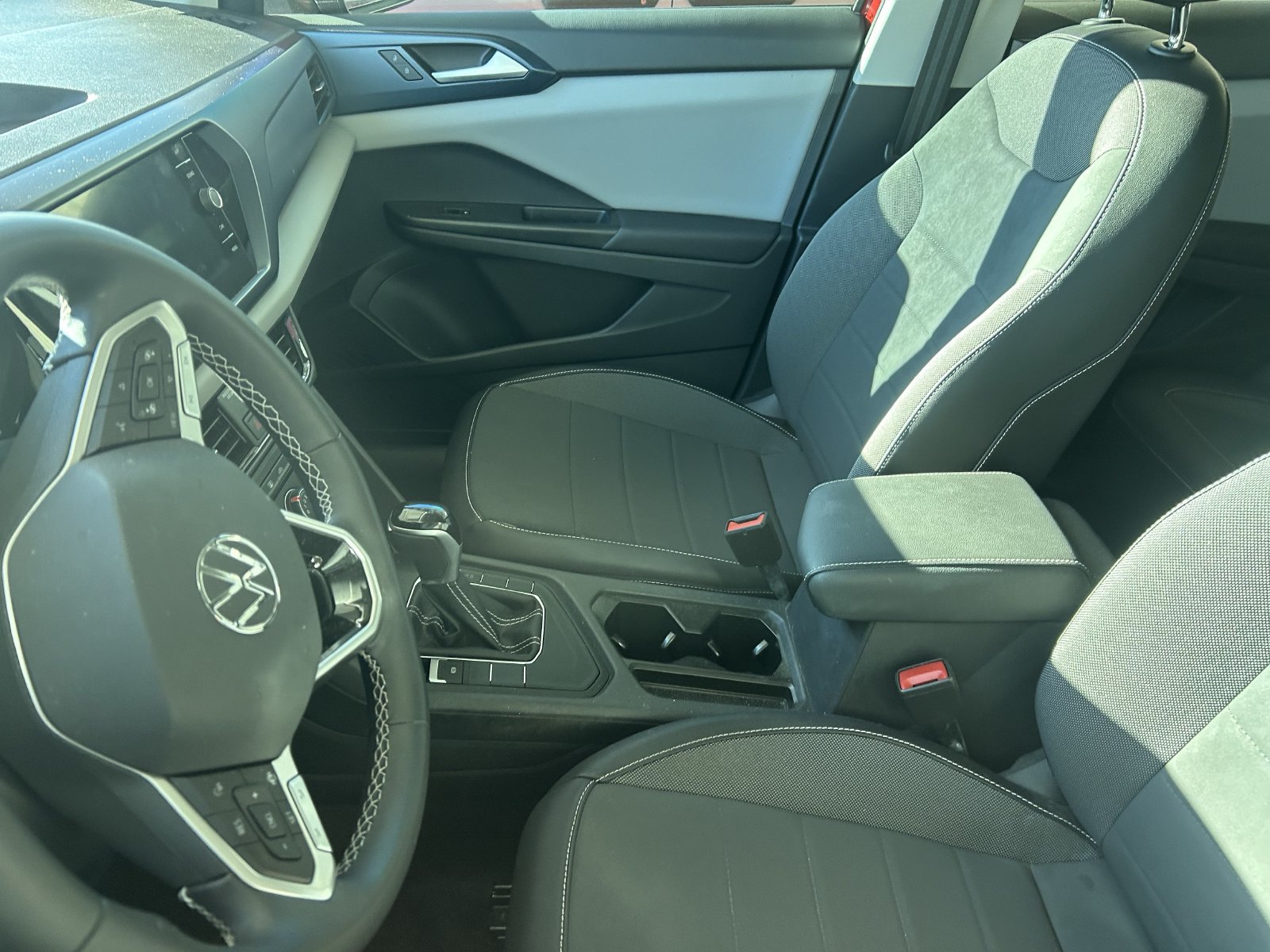 Used 2022 Volkswagen Taos SE FWD image 12
