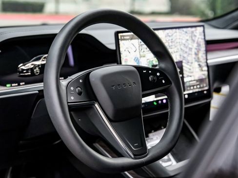 Used 2022 Tesla Model S Base image 13