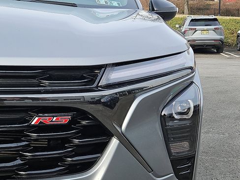 Used 2025 Chevrolet Trax RS w/ Driver Confidence Package image 9