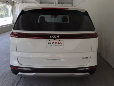 Used 2024 Kia Carnival LX FWD image 21