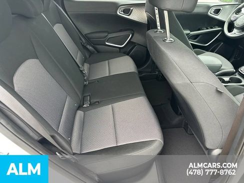 Used 2025 Kia Soul LX w/ LX Technology Package FWD image 17
