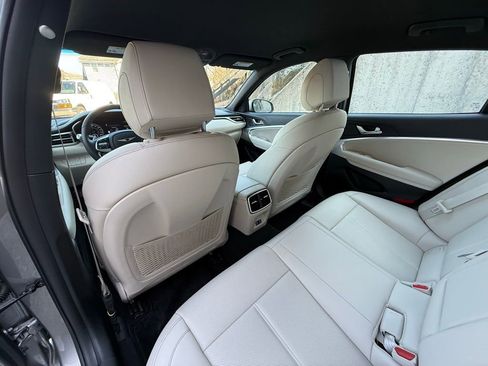 Used 2026 Genesis G70 2.5T image 20