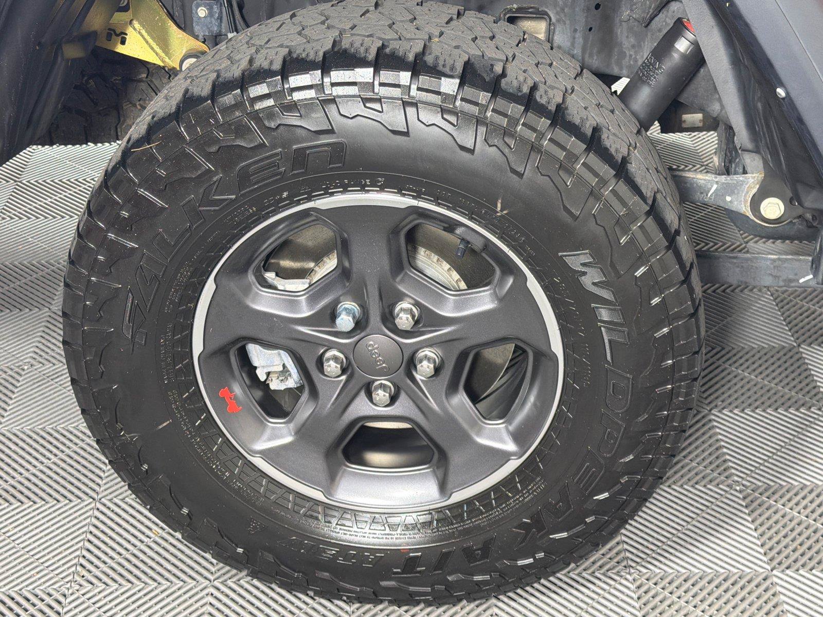 Used 2023 Jeep Gladiator Rubicon w/ LED Lighting Group AWD/4WD image 17