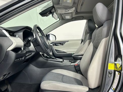Used 2021 Toyota RAV4 XLE image 29
