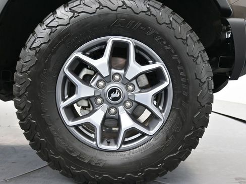 Used 2025 Ford Bronco Badlands image 11