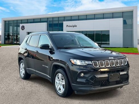 Used 2022 Jeep Compass Latitude w/ Convenience Group image 2