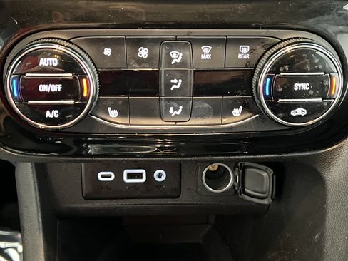 Used 2022 Buick Encore GX Select w/ Sport Touring Package FWD image 55