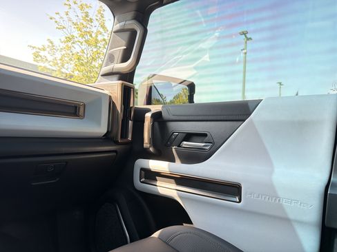 Used 2024 GMC Hummer EV 3X w/ LPO, Illumination Package AWD/4WD image 24