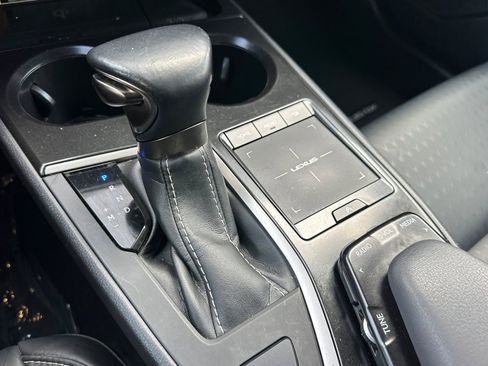 Certified 2021 Lexus UX 200 w/ Accessory Package (Z1) FWD image 18