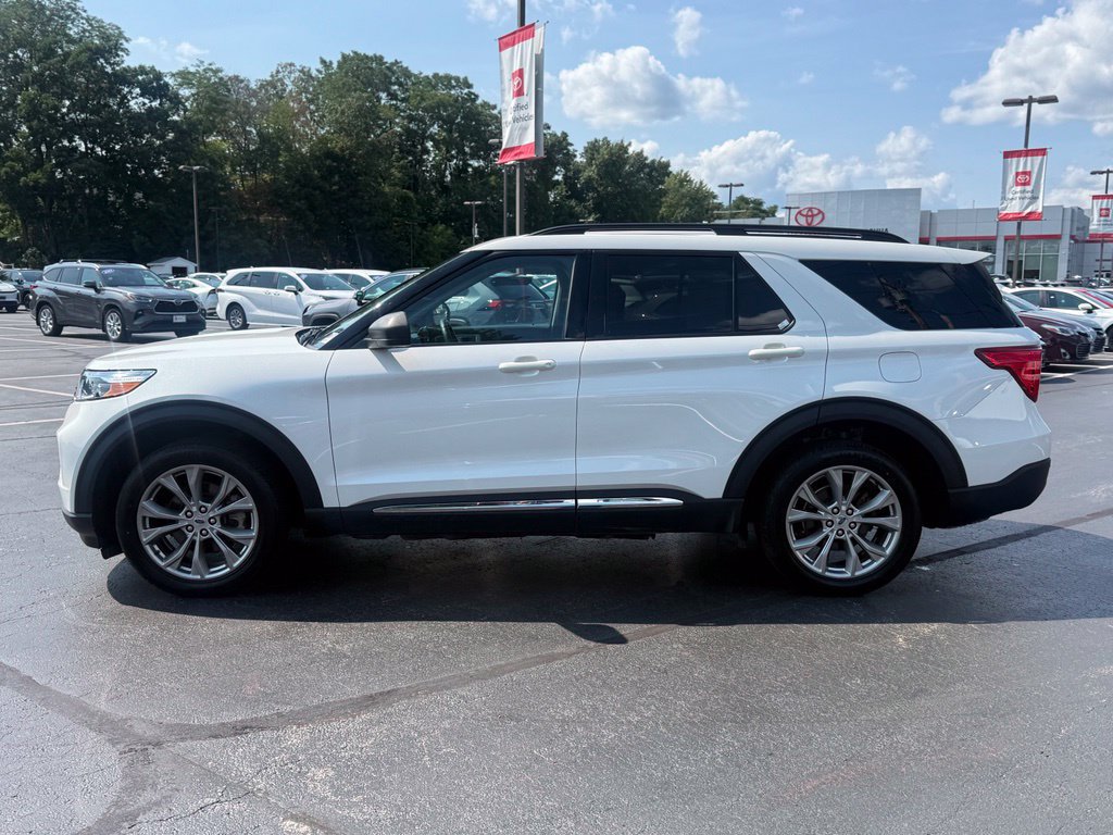 Used 2023 Ford Explorer XLT w/ Equipment Group 202A AWD/4WD image 3