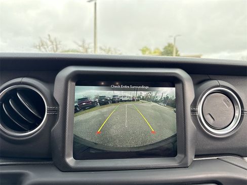 Used 2022 Jeep Wrangler Unlimited Sahara w/ Cold Weather Group image 25