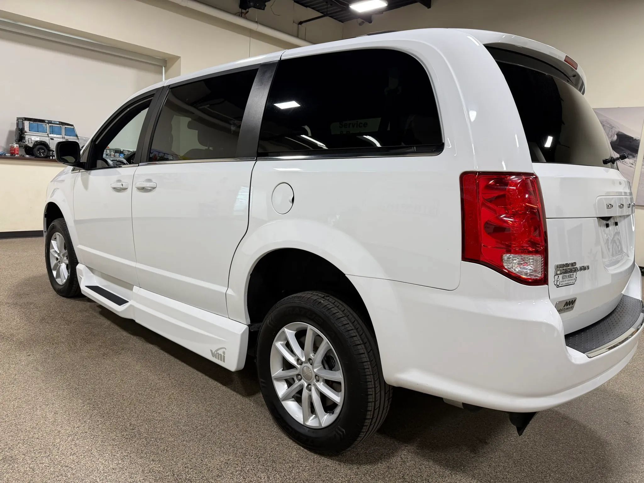 Used 2019 Dodge Grand Caravan SXT FWD image 21