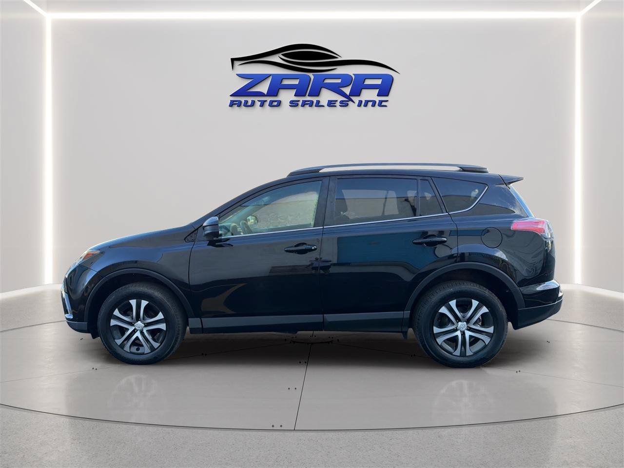 Used 2018 Toyota RAV4 LE w/ All Weather Liner Package AWD/4WD image 4