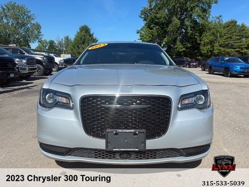 Used 2023 Chrysler 300 Touring w/ Safetytec Plus Group RWD image 8