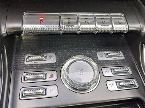 Used 2025 Lincoln Nautilus Premier w/ Equipment Group 102A image 10