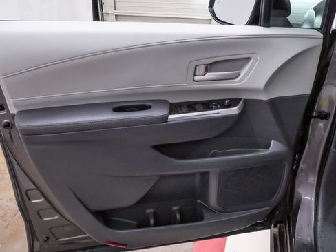 Used 2024 Toyota Sienna LE w/ LE Plus Package FWD image 25
