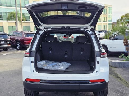 New 2025 Jeep Grand Cherokee Limited image 7