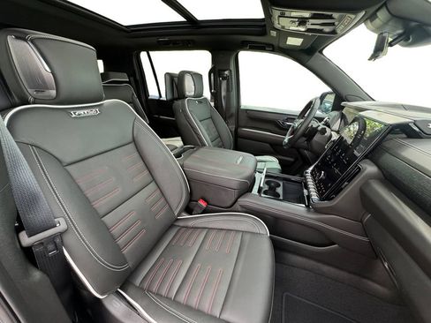 Used 2025 GMC Yukon XL AT4 Ultimate AWD/4WD image 16