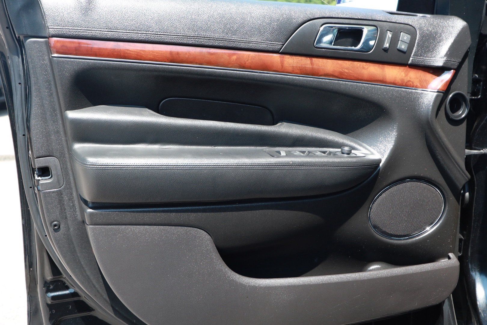 Used 2012 Lincoln MKT FWD image 21