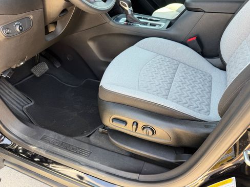 Used 2023 Chevrolet Equinox LS w/ LS Convenience Package FWD image 19