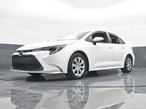 Used 2022 Toyota Corolla LE image 51