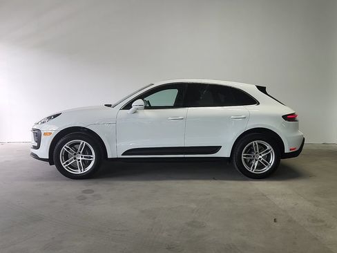 Certified 2026 Porsche Macan AWD/4WD image 2
