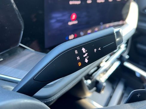 Used 2025 Chevrolet Tahoe LT image 27