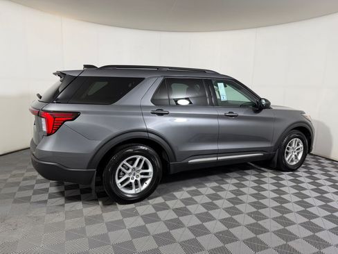 Used 2025 Ford Explorer Active w/ Active Comfort Package RWD image 6