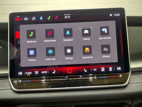 New 2025 Volkswagen Tiguan SE image 30