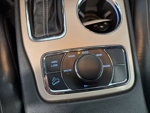 Used 2017 Jeep Grand Cherokee Limited image 29