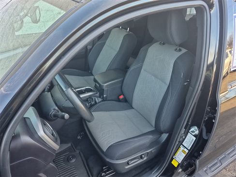 Used 2022 Toyota Tacoma TRD Sport image 16